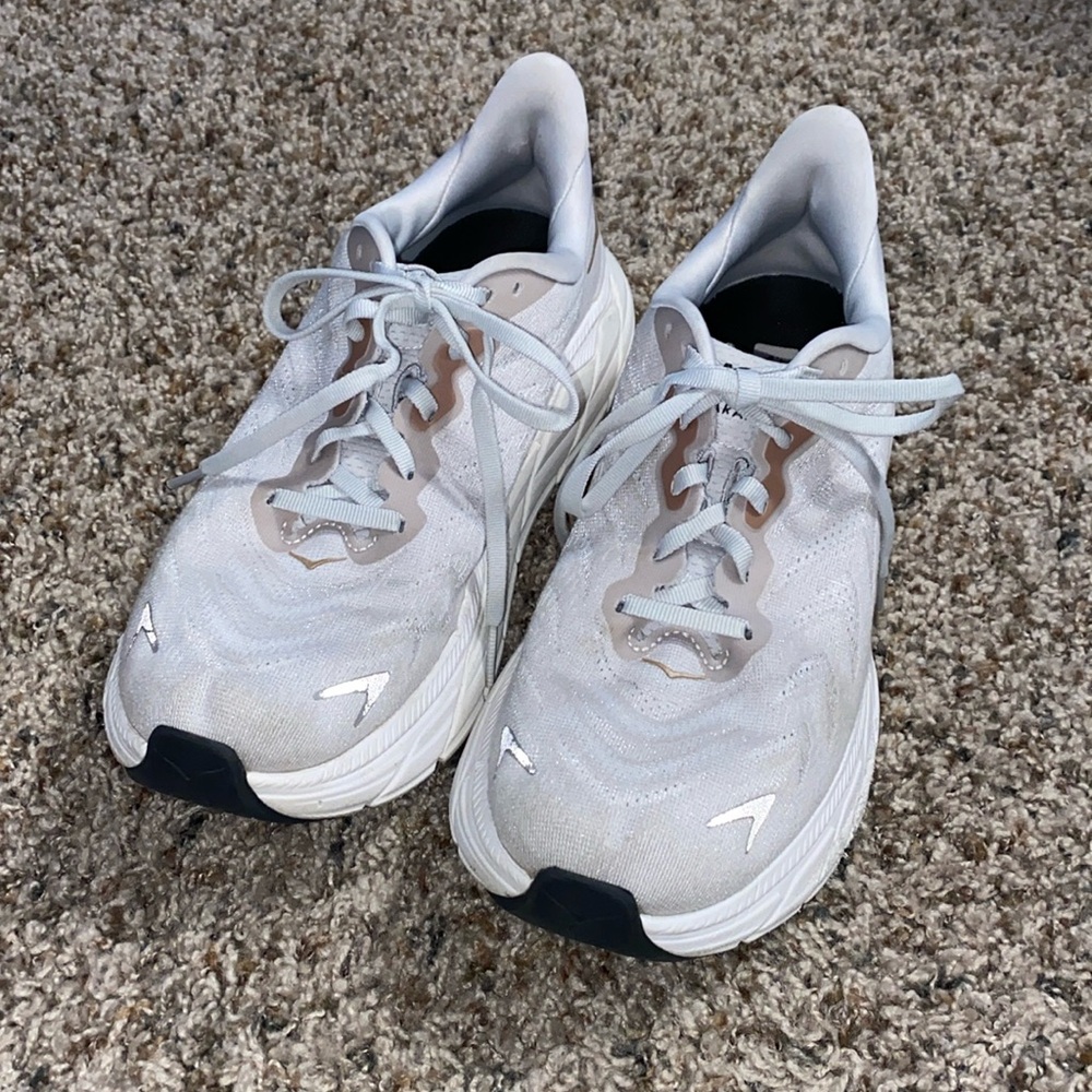 Hoka Arahi 6